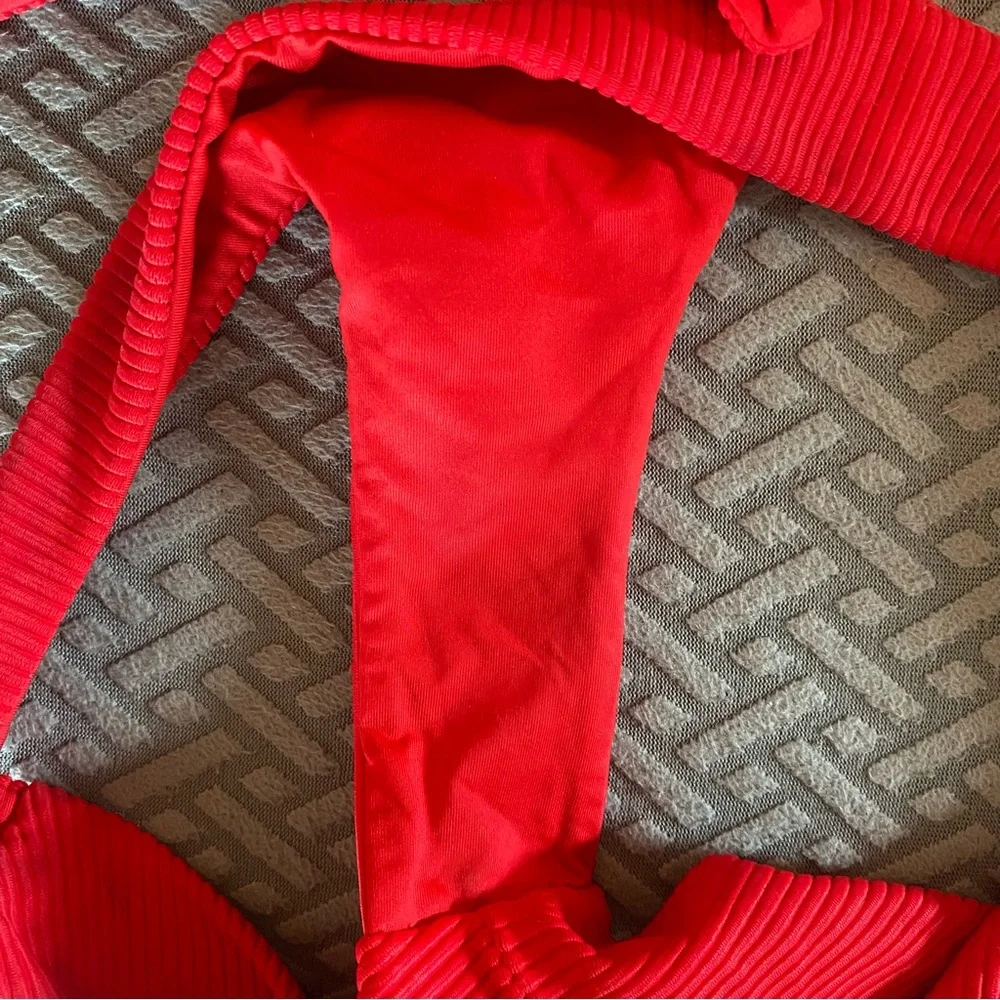 Red Ribbed Knot-Front Bikini Set - Picture 7 of 8